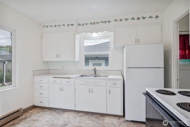 1034 16th Avenue, Longview, WA 98632
