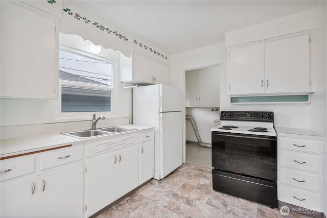 1034 16th Avenue, Longview, WA 98632