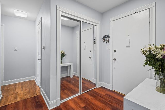 9460 Dee Road 2H, Des Plaines, IL 60016