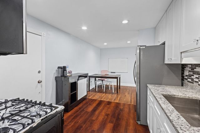 9460 Dee Road 2H, Des Plaines, IL 60016