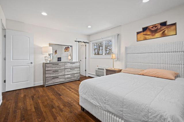 9460 Dee Road 2H, Des Plaines, IL 60016