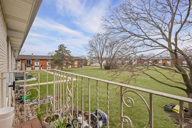 9460 Dee Road 2H, Des Plaines, IL 60016