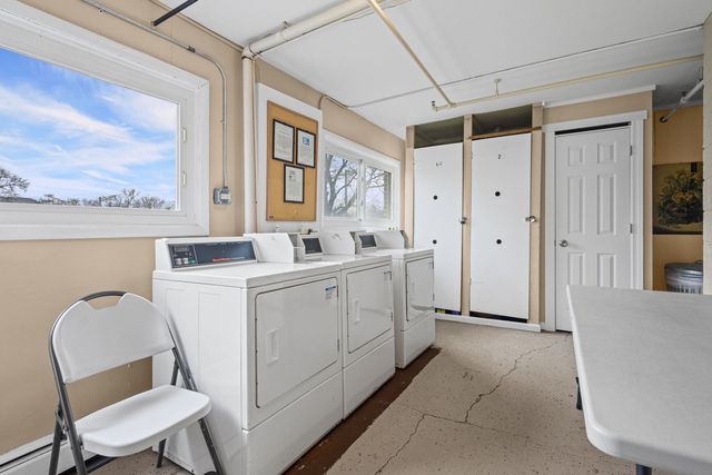 9460 Dee Road 2H, Des Plaines, IL 60016