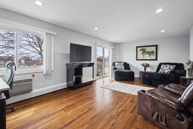 9460 Dee Road 2H, Des Plaines, IL 60016