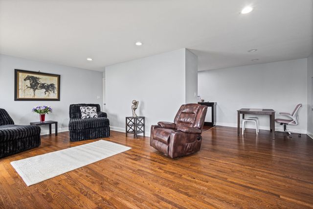 9460 Dee Road 2H, Des Plaines, IL 60016