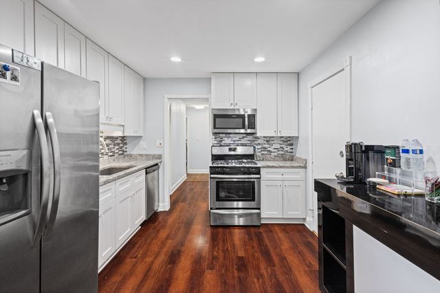 9460 Dee Road 2H, Des Plaines, IL 60016