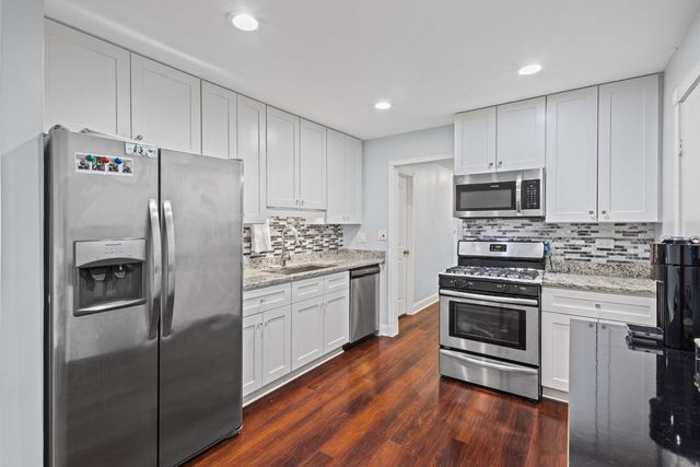 9460 Dee Road 2H, Des Plaines, IL 60016