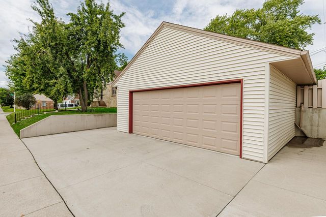 1972 S 90th STREET, West Allis, WI 53227