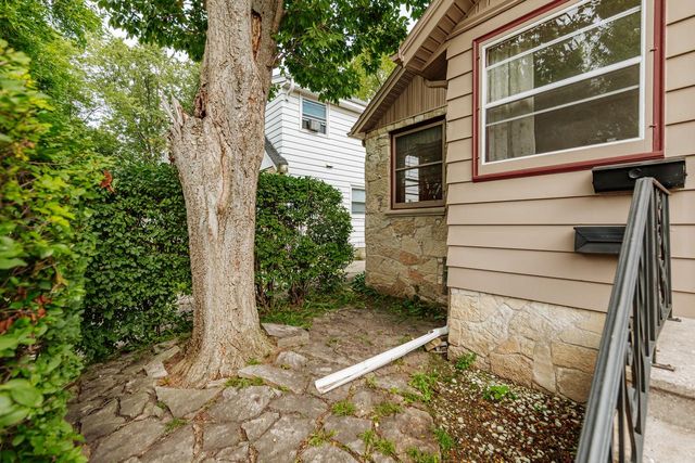1972 S 90th STREET, West Allis, WI 53227