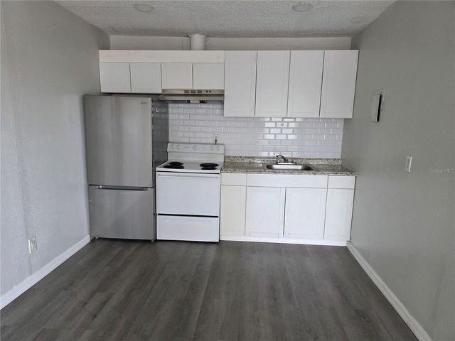2440 25TH STREET N Apt 1, St Petersburg, FL 33713