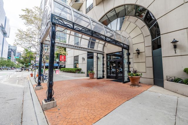 70 W HURON Street 503, Chicago, IL 60654