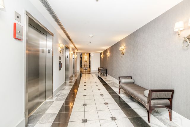 70 W HURON Street 503, Chicago, IL 60654