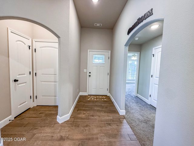 815 Delaney Drive, Carl Junction, MO 64834