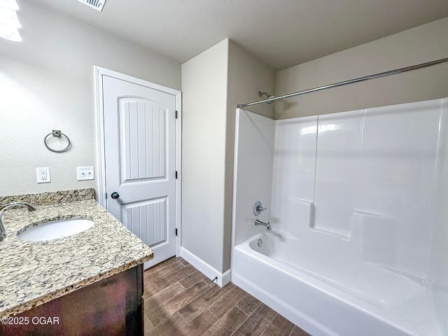 815 Delaney Drive, Carl Junction, MO 64834