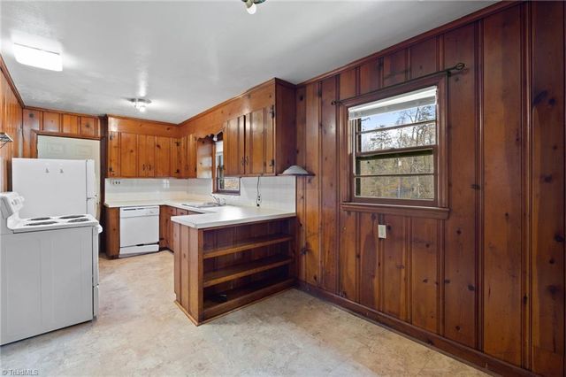 6111 Phelps Circle, Winston-salem, NC 27105