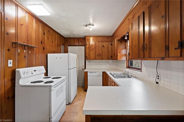 6111 Phelps Circle, Winston-salem, NC 27105