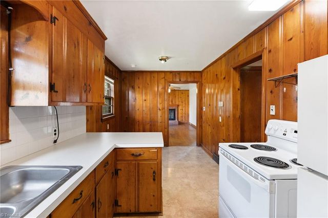 6111 Phelps Circle, Winston-salem, NC 27105