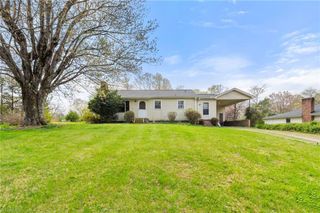 6111 Phelps Circle, Winston-salem, NC 27105