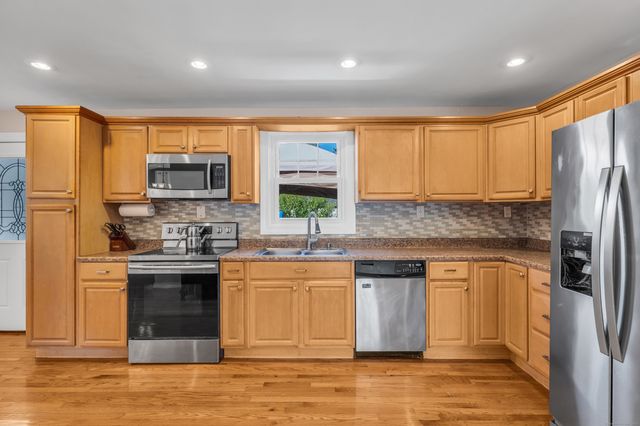 64 Dohm Avenue, Guilford, CT 06437