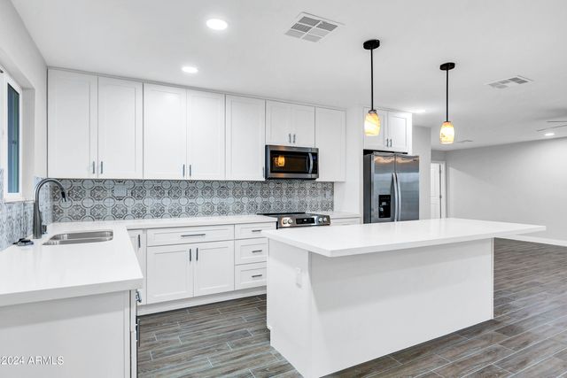 10602 W CUMBERLAND Drive, Sun City, AZ 85351