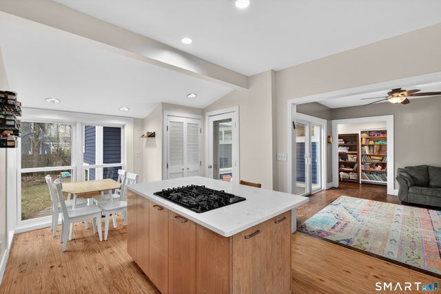 72 Mansfield Street, New Haven, CT 06511