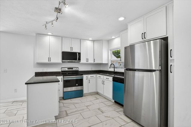 1000 Samantha Avenue, Lansing, MI 48910