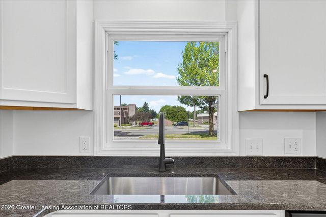 1000 Samantha Avenue, Lansing, MI 48910