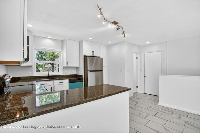1000 Samantha Avenue, Lansing, MI 48910