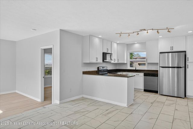 1000 Samantha Avenue, Lansing, MI 48910