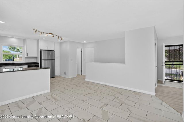 1000 Samantha Avenue, Lansing, MI 48910