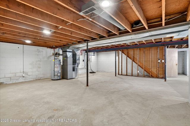 1000 Samantha Avenue, Lansing, MI 48910