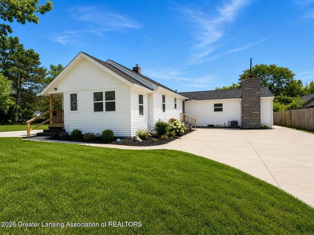 1000 Samantha Avenue, Lansing, MI 48910