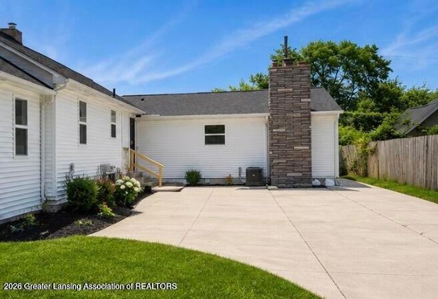 1000 Samantha Avenue, Lansing, MI 48910