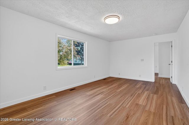 1000 Samantha Avenue, Lansing, MI 48910