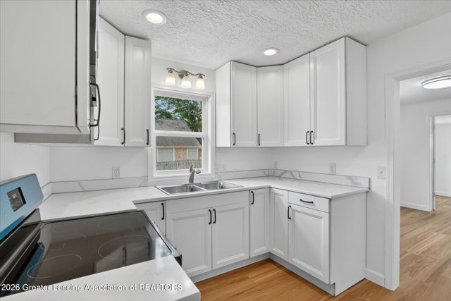 1000 Samantha Avenue, Lansing, MI 48910