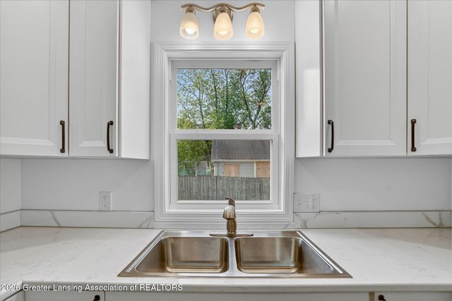 1000 Samantha Avenue, Lansing, MI 48910