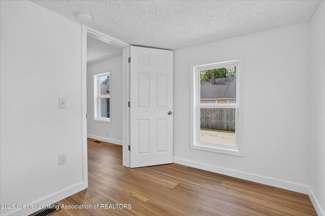 1000 Samantha Avenue, Lansing, MI 48910