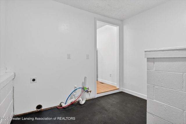 1000 Samantha Avenue, Lansing, MI 48910