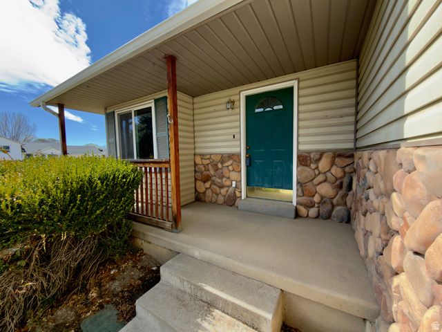 827 N 960 W, Pleasant Grove, UT 84062
