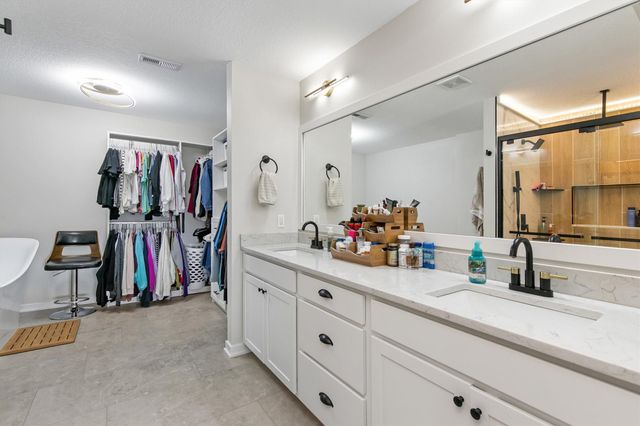 1401 Timber Ridge Drive, Norwalk, IA 50211