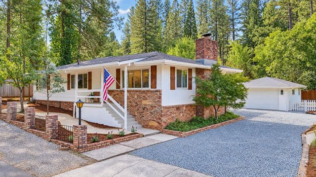 14001 Wheeler Acres Rd, Grass Valley, CA 95949