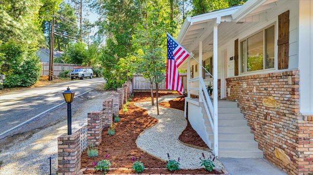 14001 Wheeler Acres Rd, Grass Valley, CA 95949