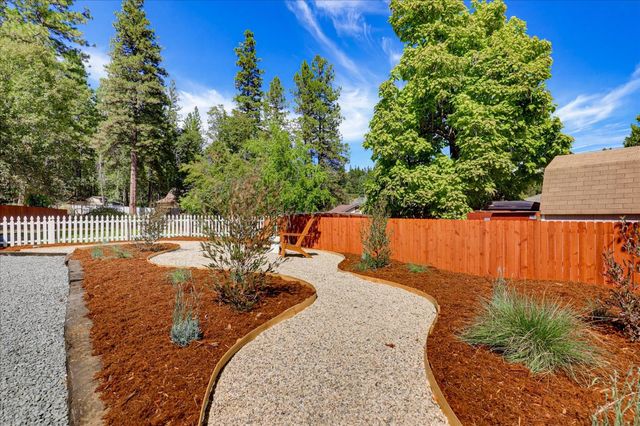 14001 Wheeler Acres Rd, Grass Valley, CA 95949