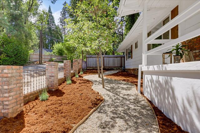 14001 Wheeler Acres Rd, Grass Valley, CA 95949