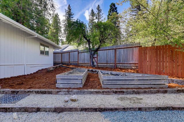 14001 Wheeler Acres Rd, Grass Valley, CA 95949