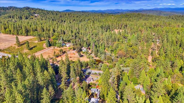 14001 Wheeler Acres Rd, Grass Valley, CA 95949