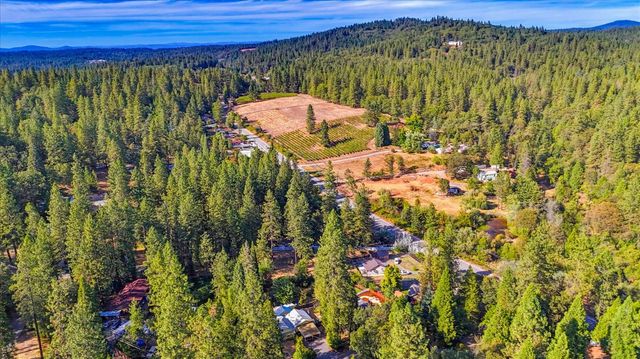 14001 Wheeler Acres Rd, Grass Valley, CA 95949