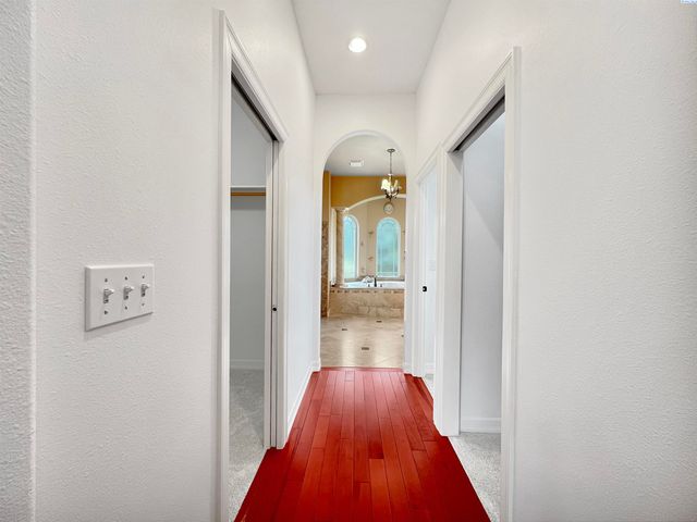 211028 E Terril Rd, Kennewick, WA 99337