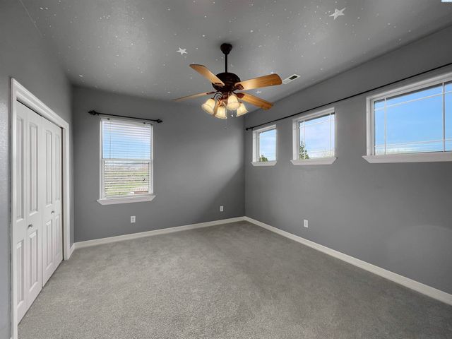211028 E Terril Rd, Kennewick, WA 99337