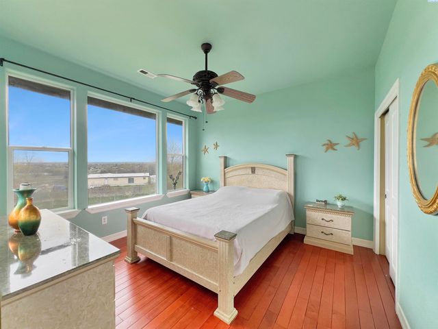 211028 E Terril Rd, Kennewick, WA 99337